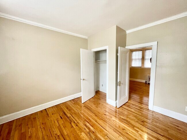 Building Photo - 2035 Commonwealth Ave
