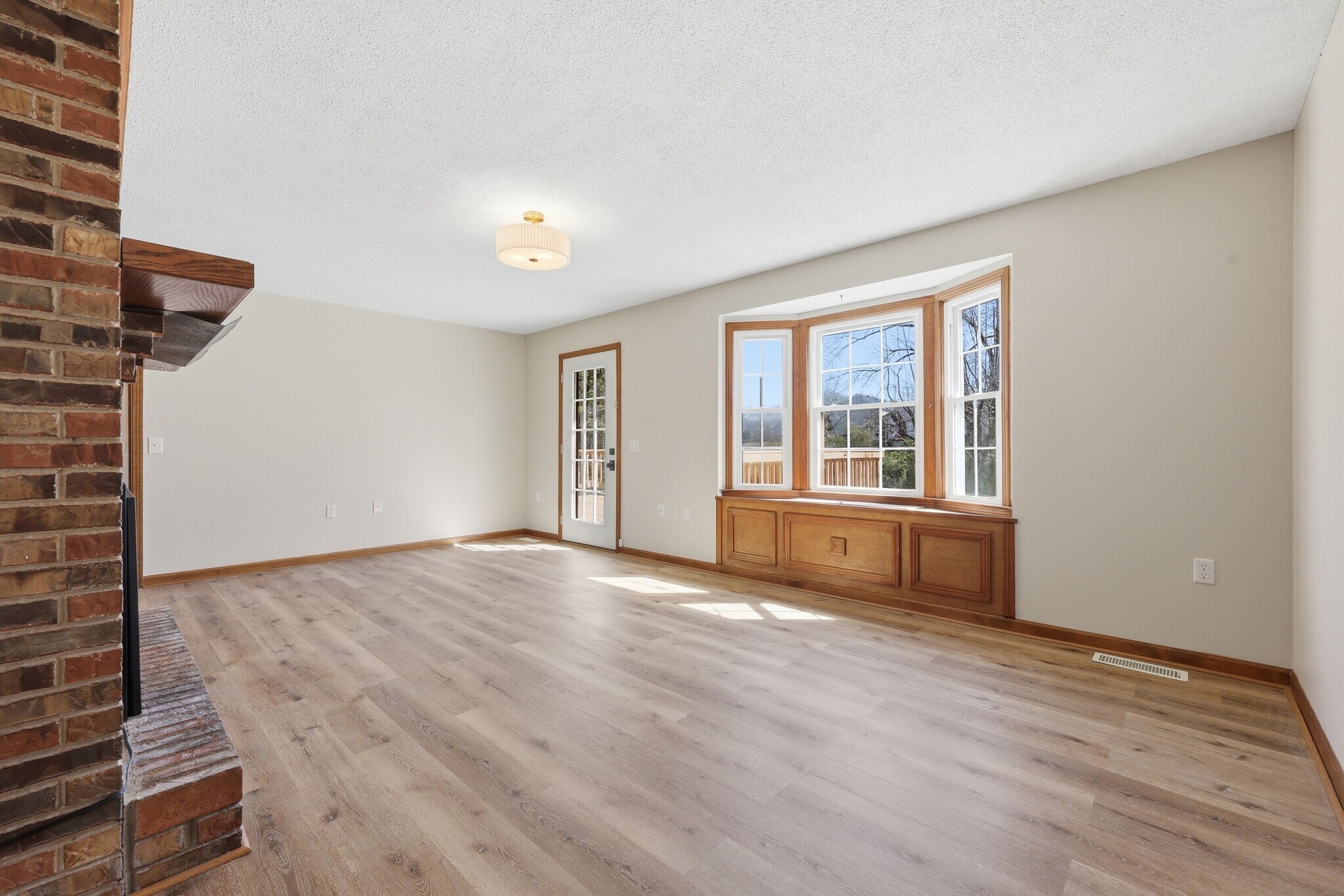 Building Photo - 1325 Sun Valley Rd