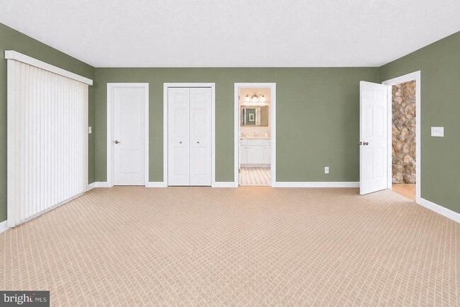Building Photo - 970 Lake Heritage Dr