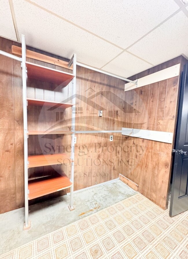 Building Photo - Lexington Schools Split Level