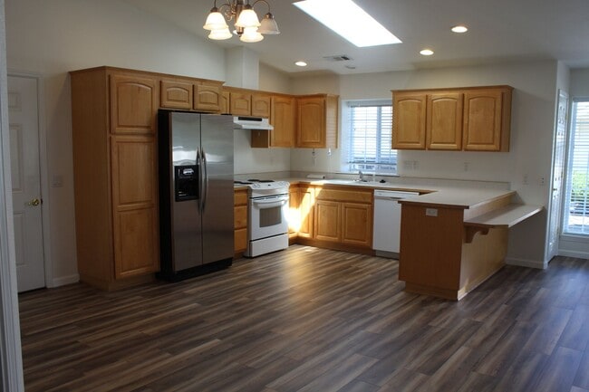 Building Photo - JR2060