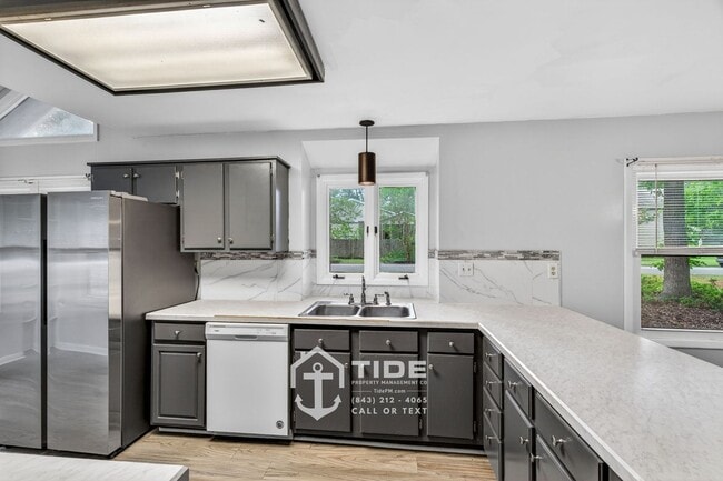 Building Photo - Spacious Home in the Heart of Summerville