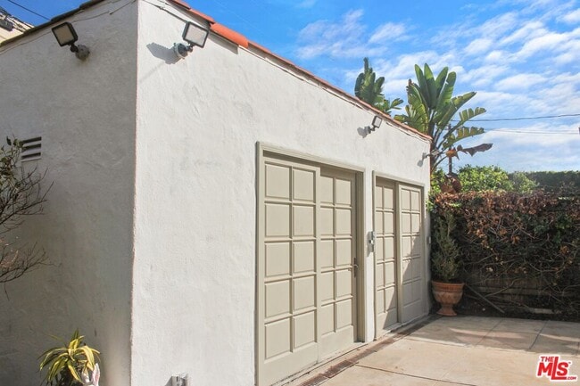 Building Photo - 208 S Rodeo Dr