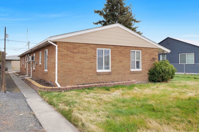 Building Photo - 1131/1133 W Ivy Ave