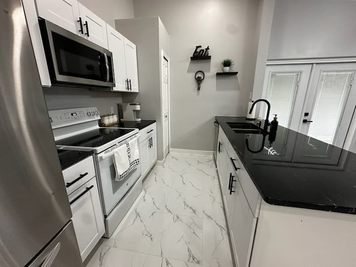 Building Photo - 6228 Ryegrass St