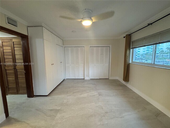Building Photo - 7516 E Treasure Dr