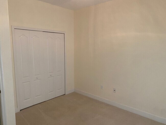 Building Photo - 4 Bedroom / 2 Bath Home in Royal Trails
