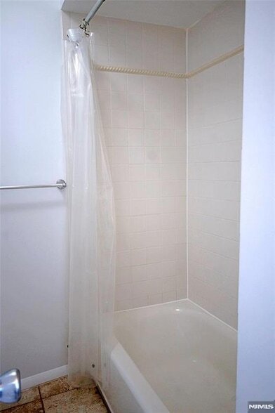 Building Photo - 154 Undercliff Ave