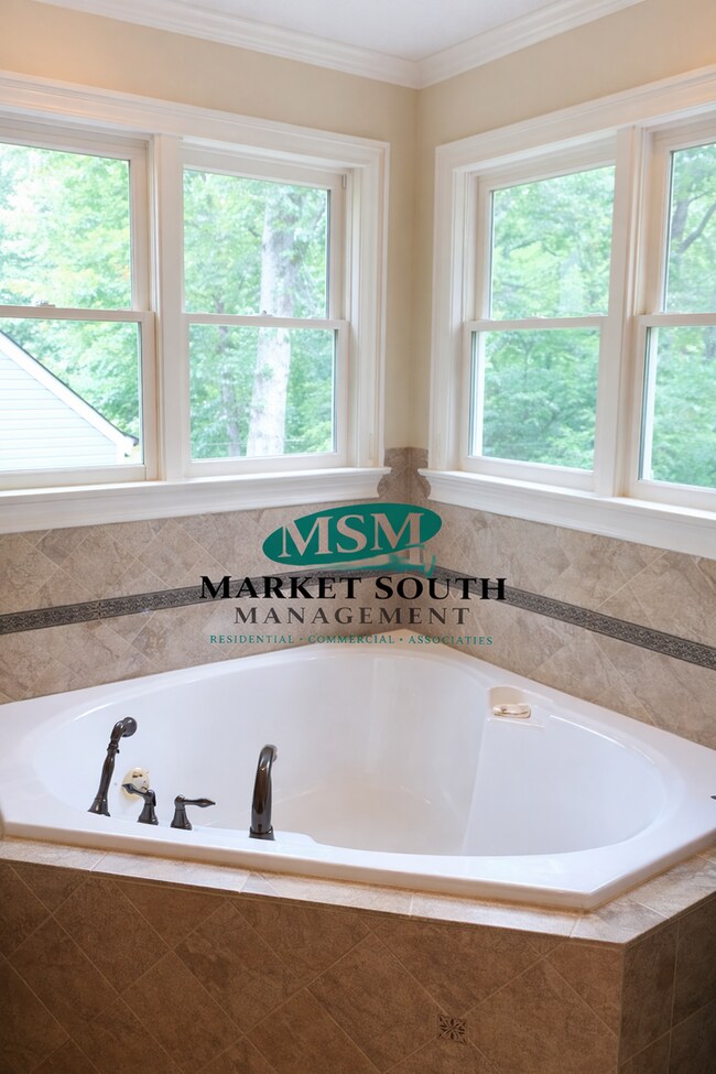 Building Photo - SOUTHBRIDGE BEAUTY- AVAILABLE NOW!