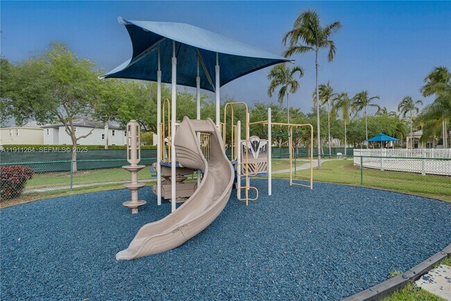 Building Photo - 2741 NE 4th St