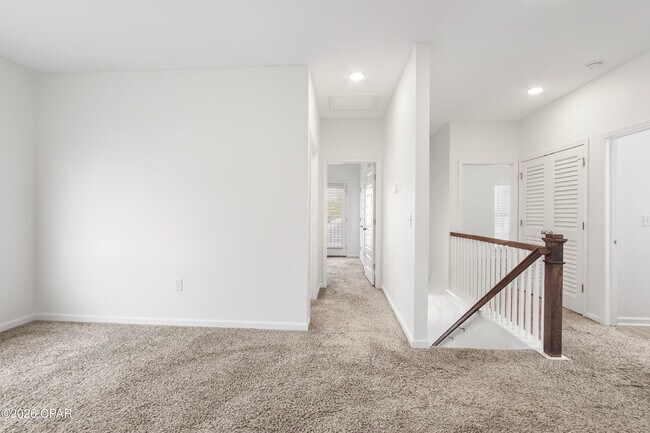 Building Photo - 413 Raven Ln