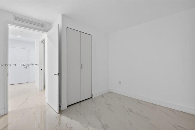 Building Photo - 700 NE 24th St