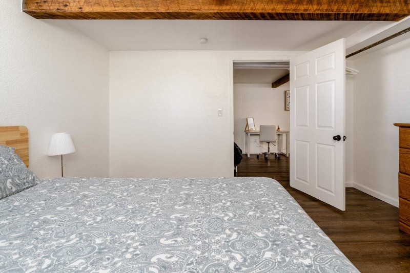 Building Photo - 2334 SE 8th Ave