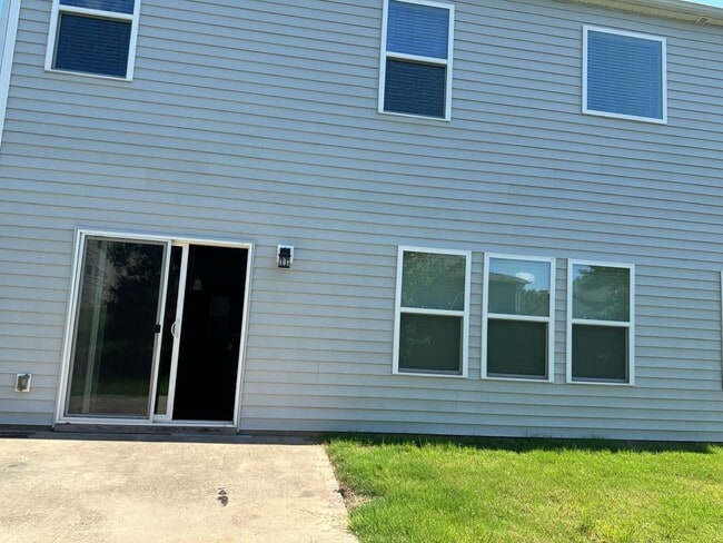 Building Photo - 14 Larson Dr