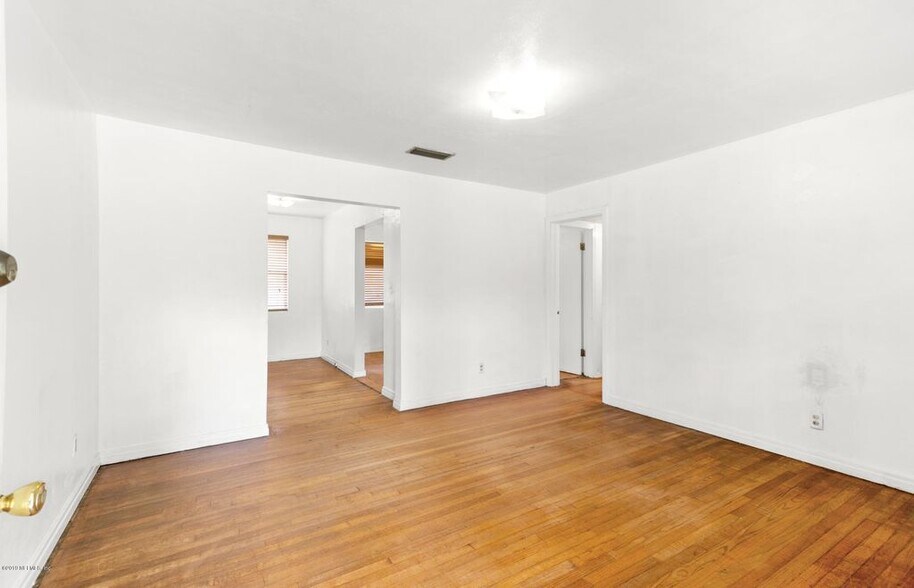 Building Photo - 4056 Jammes Rd