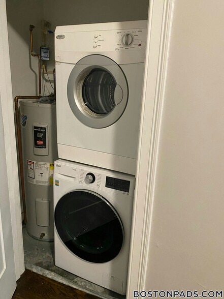 Building Photo - 10 Merrymount Rd