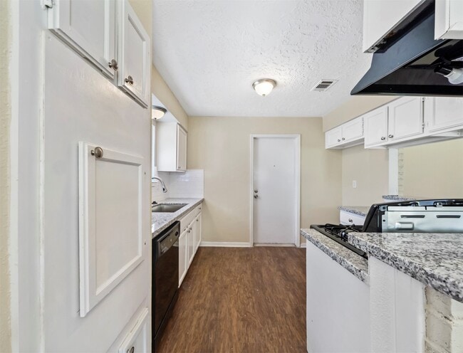 Building Photo - 7962 Southmeadow Dr