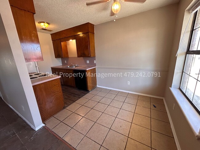 Building Photo - 203 S Boone St