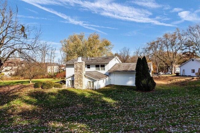 Building Photo - 49 Commanche Ct