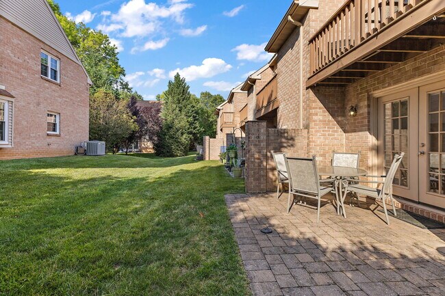 Building Photo - 38 Rampart Dr