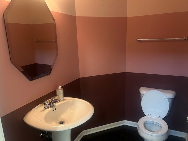 Building Photo - 2995 Henley Ln