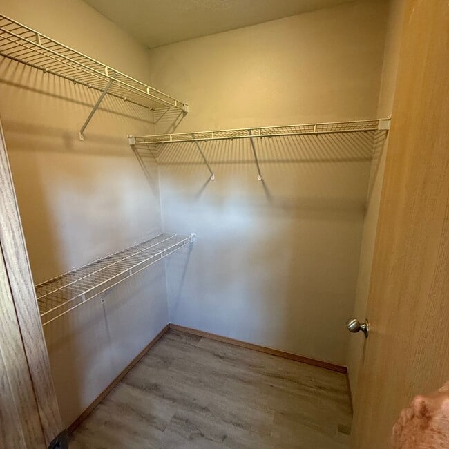 Building Photo - 2 bedroom 2 bath Duplex in Clever Won't la...