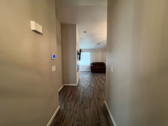 Building Photo - 675 Ridge Rim Way