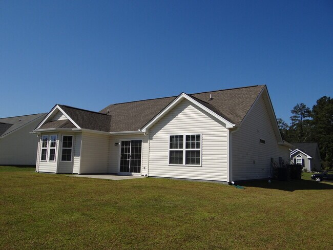 Building Photo - Move In Ready! 3 Bedrooms, 2 Baths & garage!