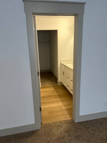 Building Photo - 430 Stewart Ct