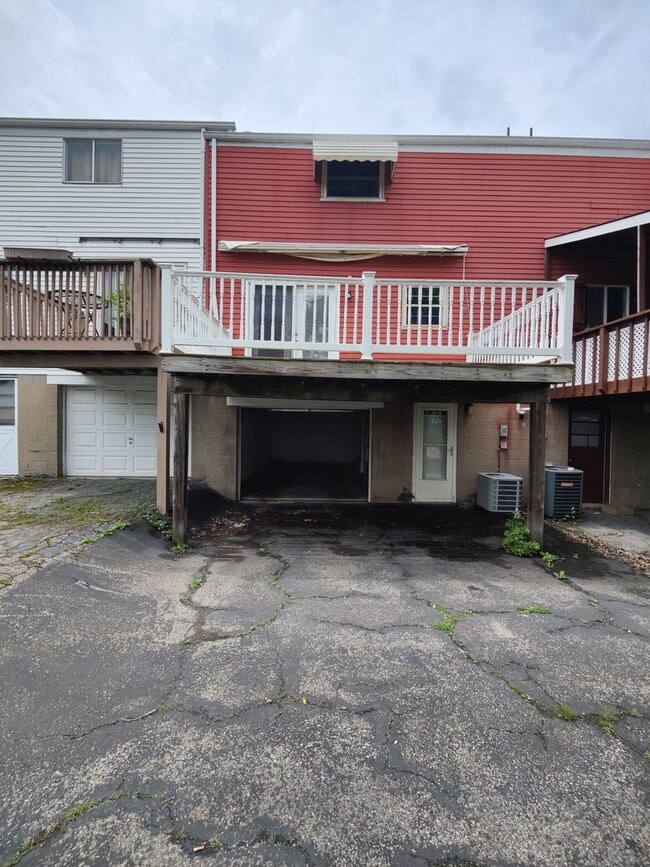 Building Photo - *Recently Updated 2BD/1.5BA Townhouse Available for Rent in West Mifflin*