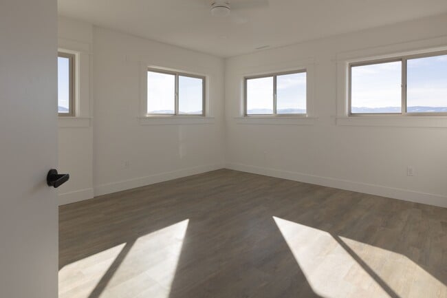 Building Photo - 546 Alaska Frontage Rd