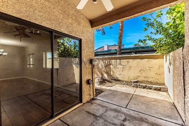 Building Photo - 2024 N Sunset Dr