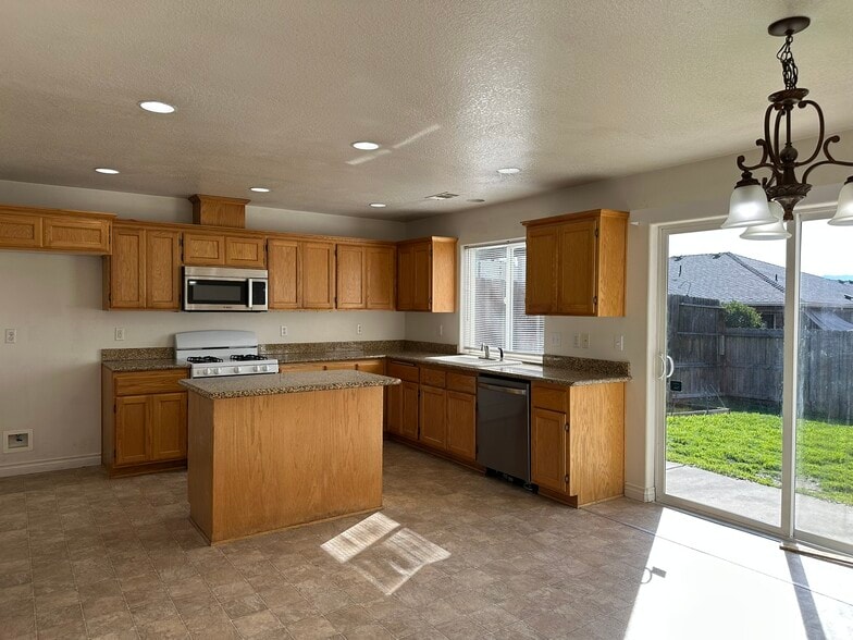 Building Photo - 1836 Hondeleau Ln