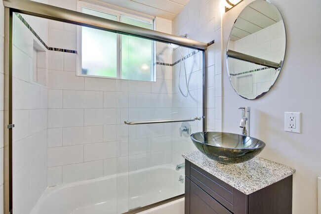 Building Photo - Mountain View Home l Spacious Open Layout Bright and Private Yard