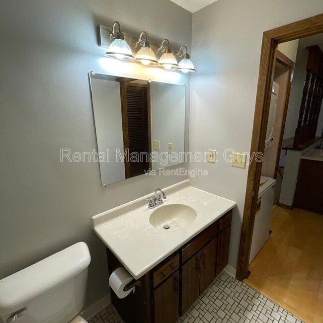 Building Photo - 8693 Maplebrook Pkwy N