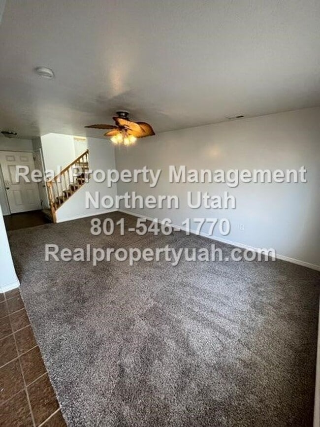 Building Photo - 2 Bedroom 1.5 Bath Townhome Available Now!