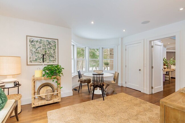 Building Photo - 41 Deep Woods Ln