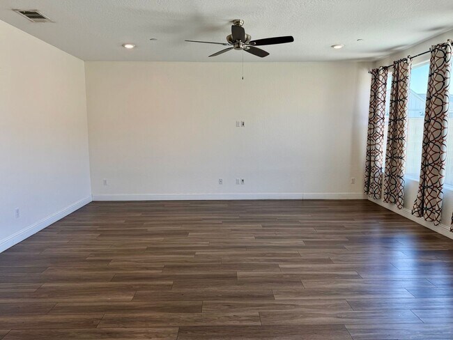 Building Photo - Spacious Next-Gen Lennar Home for Rent in the Clovis Unified School District
