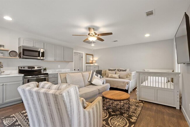 Building Photo - 13614 Cardinal Cove Ct