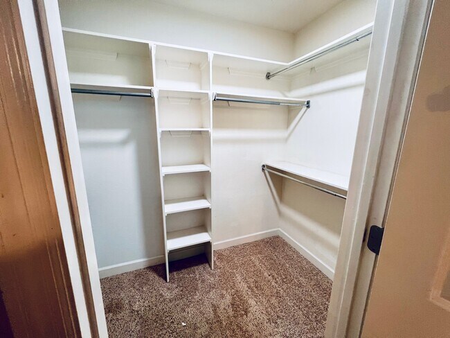 Building Photo - 128 Meadowland Dr