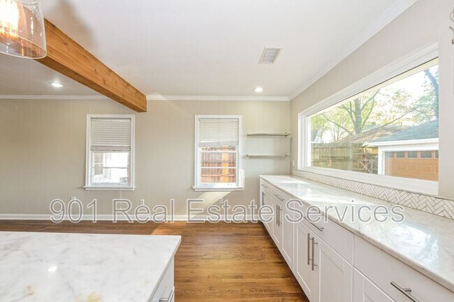 Building Photo - 4879 Marion Ave