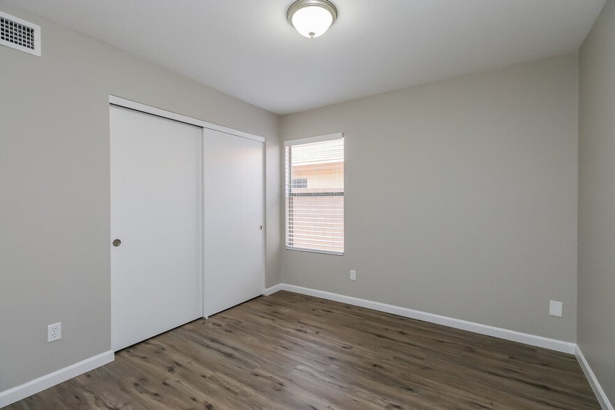 Building Photo - 2267 E Arabian Dr