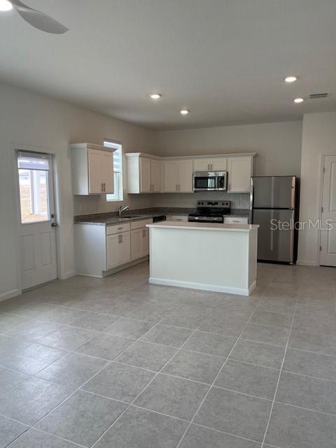 Building Photo - 2504 Peony Pl