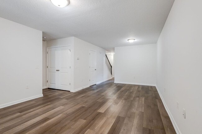 Building Photo - Spacious 3BR Townhome with Main-Level Primary Suite