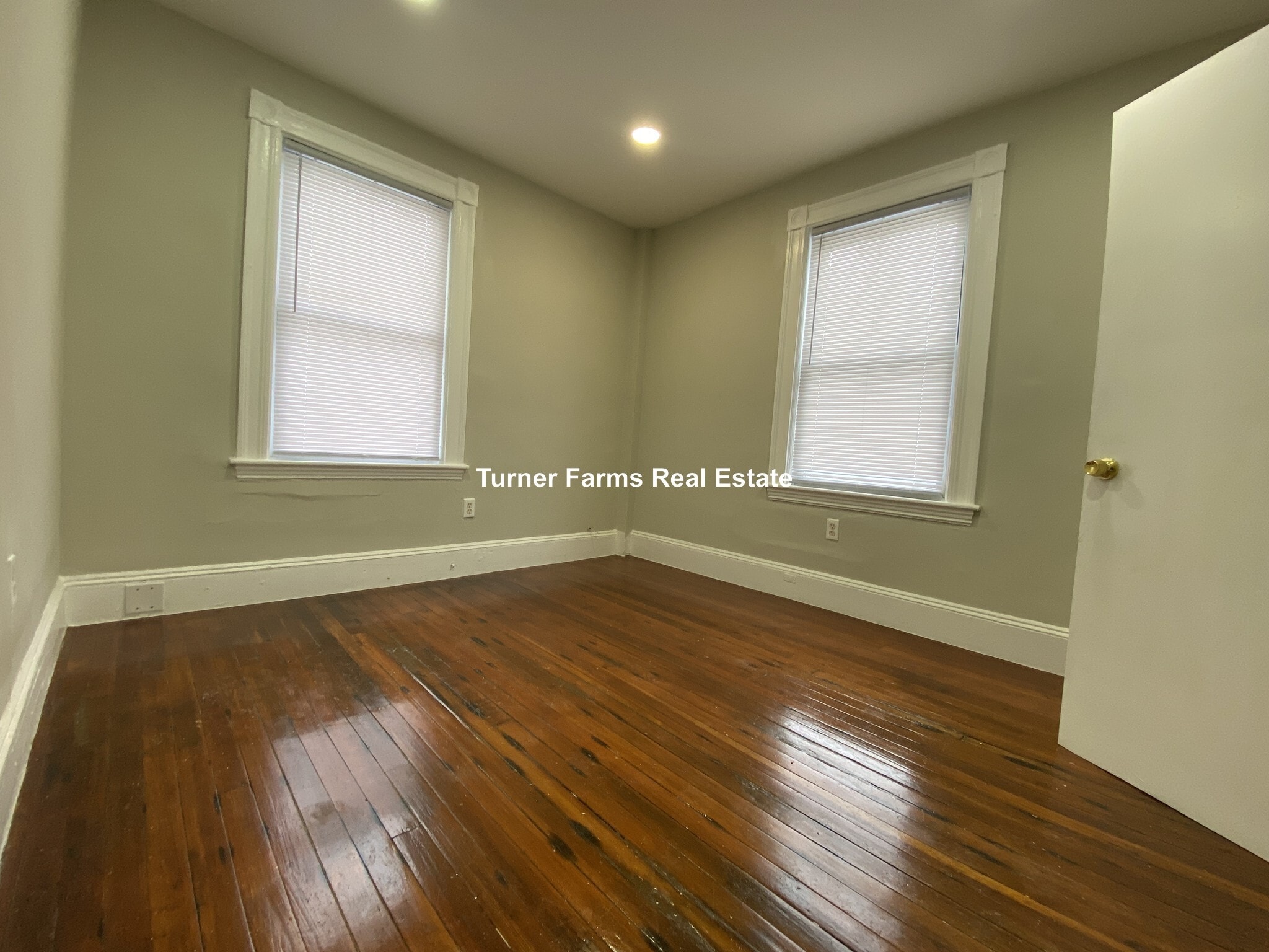 Building Photo - 35 Humphreys St