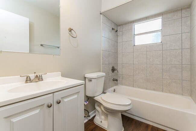 Building Photo - 718 Del Prado Dr