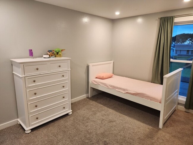 Building Photo - Mililani Town - Modern and spacious Four Bedroom with Bonus Rooms, upper deck and covered lanai. ...