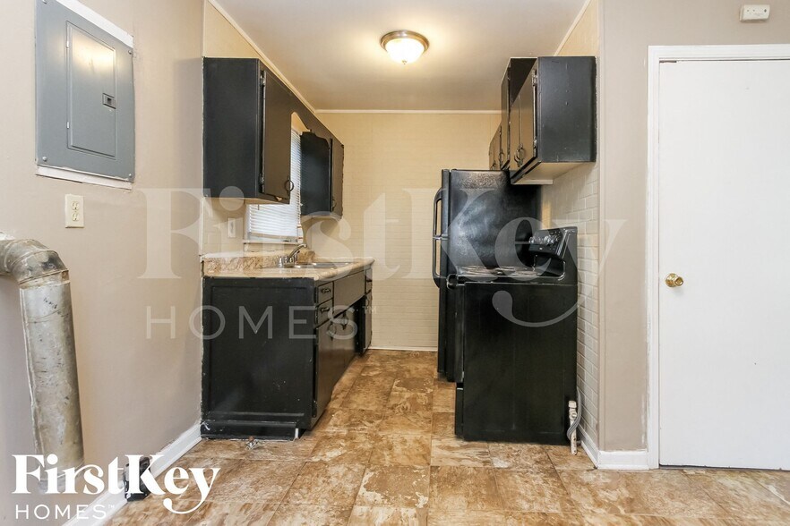 Building Photo - 3605 N Sadlier Dr