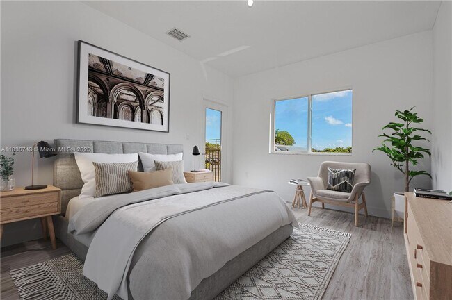 Building Photo - 305 NW 30th Ave