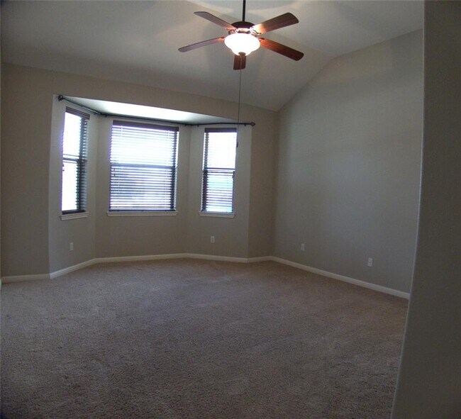 Building Photo - 14400 Senia Bend